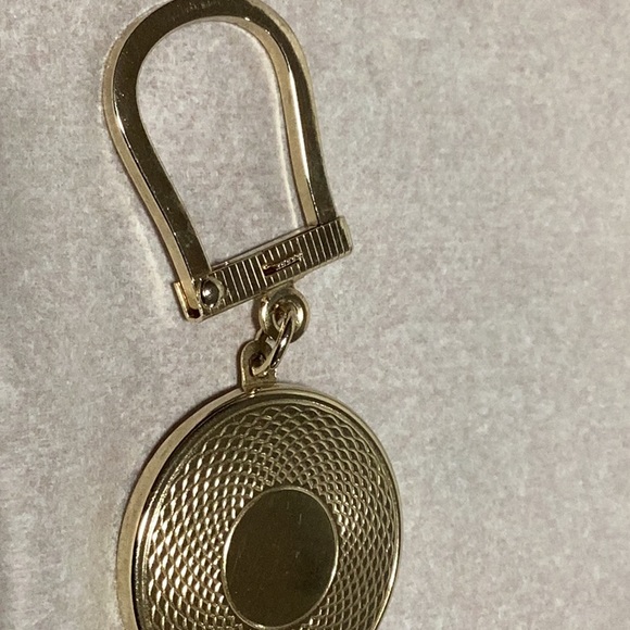 Vintage key chain/ gold colour/ made in Japan on both rings/ 4 inch by 1 inch - Picture 3 of 6